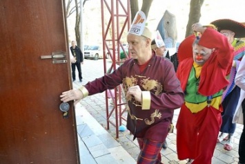 Фестиваль клоунов в Одессе: Делиеву вручили галстук легендарного Попова (ФОТО)