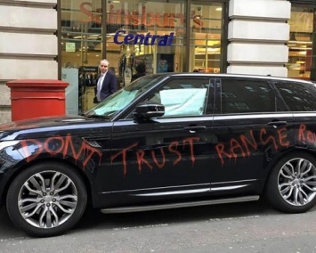 Британец бросил автомобиль Range Rover в знак протеста