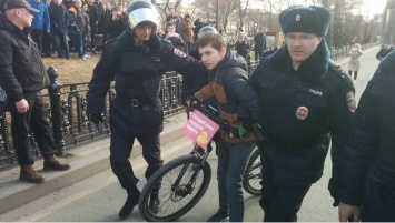 У Кремля пока нет причин бояться протестов - WP