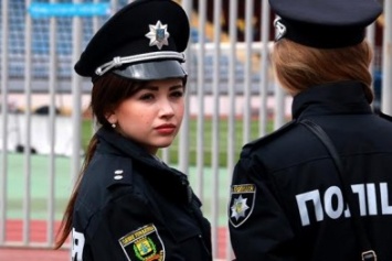 Полицейские обеспечили порядок во время футбольного матча между киевской и мариупольской командами (ФОТО)