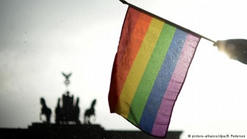 Большинство жителей ФРГ выступают за уравнивание однополых и традиционных браков