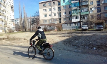 Жить в Херсоне: дороги все привлекательнее для горных велосипедов, а питание - для аскетов