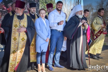 Николаевцы на главной площади города помолились за мир в Украине