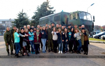 Солдаты-срочники побывали в молодежном центре Павлограда