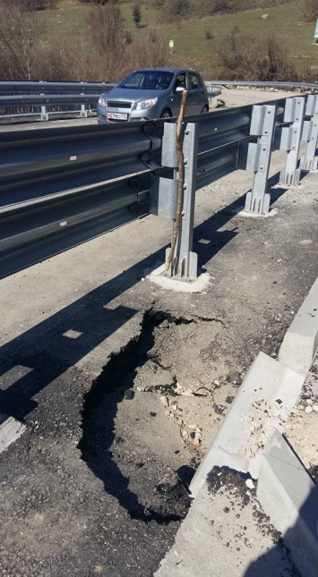 Мост, обеспечивающий безопасность Крыма, стал разрушаться сразу после «ремонта»
