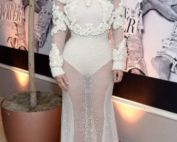 Ким Кардашьян появилась на неделе моды в Лос-Анджелесе в своем свадебном платье