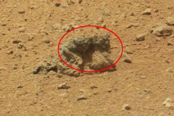 На поверхности Марса нашли обнимающихся инопланетян