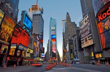 Мэр Нью-Йорка хочет убрать голых женщин с Таймс-сквер