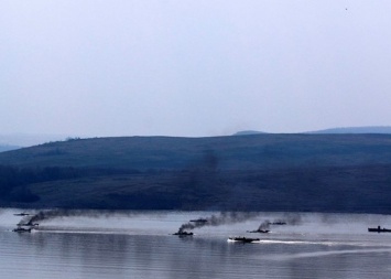 Боевики Луганщины на военной технике преодолели водную преграду