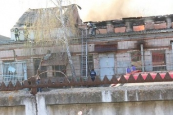 Во время пожара на складе в районе Бобровицы погиб один из рабочих