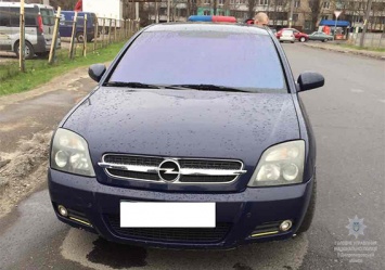 В Днепре работники полиции обнаружили два автомобиля Opel с сомнительными документами