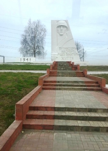 Первый вице-мэр Одессы проверил состояние памятных монументов Пояса Славы. Фото