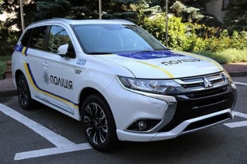 Гибридные Mitsubishi Outlander для полиции приплыли в Украину