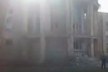В Донецке подожгли Дворец культуры (ВИДЕО)