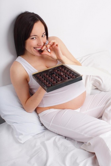 Ученые: Высококалорийная диета вредит беременной женщине и ее будущему ребенку