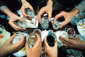 Диетологи рассказали как нужно пить, чтобы не стать алкоголиком