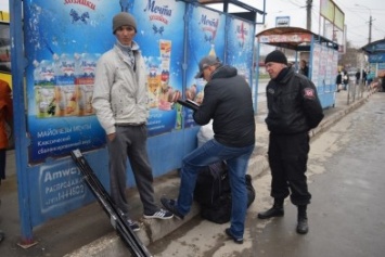 На Центральном рынке Симферополя задержали торговцев (ФОТО)