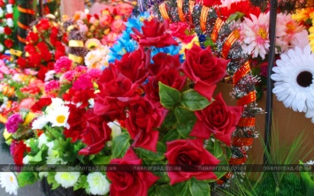 Поминальный день 2017: цены на цветы, транспорт и традиции
