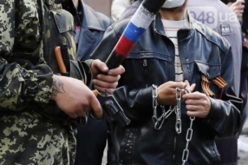 В одесской полиции будут "давать по шапкам" за красные флаги и георгиевские ленты
