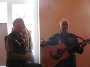 Одесситы отмечают День освобождения города: встречи с ветеранами в Приморском районе