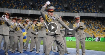 Военный оркестр устроил фантастическое зрелище в центре Киева: появилось видео