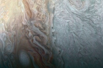 Земляне получили снимок облаков Юпитера с рекордно близкого расстояния