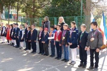 Гаспринская школа отметила День Конституции Республики Крым