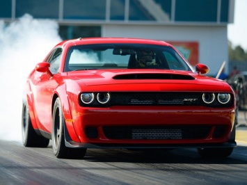 Dodge представил демонический вариант Challenger