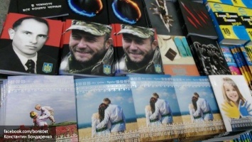В Украине выпустили школьные тетради с портретами Яроша и Бандеры