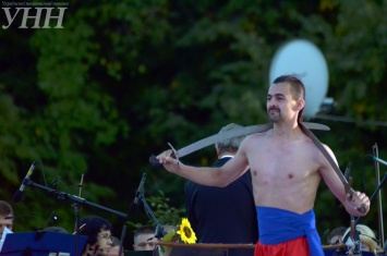 В Киеве запорожцы эффектно исполнили оперу "Запорожец за Дунаем"