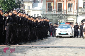 Во Львове 407 полицейских приняли присягу