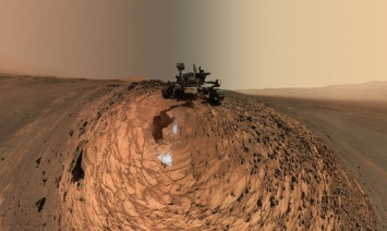 Curiosity прислал новые селфи с поверхности Марса