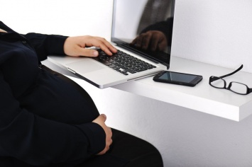 Ученые: Беременным женщинам противопоказан офисный труд