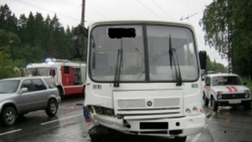 В Петрозаводске в ДТП с автобусом пострадали 12 человек