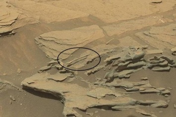 Марсоход Curiosity прислал с Марса снимок парящей ложки