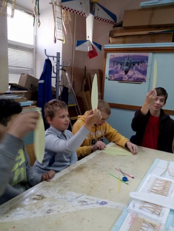День космонавтики в Николаеве отметили мастер-классом по изготовлению воздушных змеев