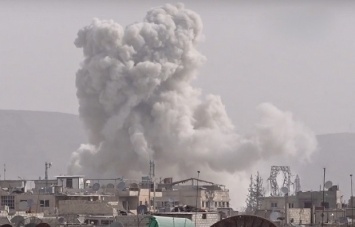 В Сирии заявляют о гибели сотни людей в результате удара по химбазе ИГИЛ
