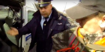 В Москве сотрудники полиции задержали прохожего, сделавшего им замечание о нарушении ПДД