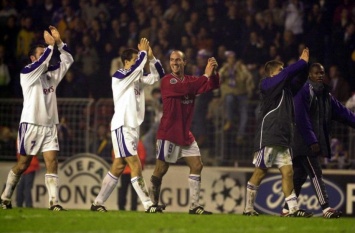Игроки "Андерлехта", победившие "МЮ" в ЛЧ-2001, собрались на стадионе в Брюсселе (ВИДЕО)