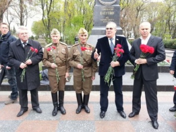 Активисты "Украинского выбора" почтил память генерала Н.Ватутина