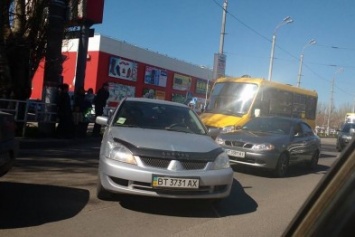 В Херсоне на ост."Железнодорожная" авария, будьте осторожны! (ФОТО)