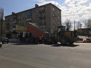 И в будни, и в праздники - коммунальщики наводят порядок в городе (фото)