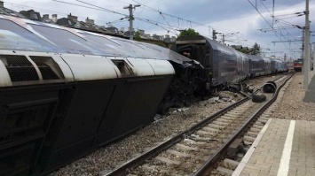 Лоб в лоб: в Австрии столкнулись два поезда. Все подробности, фото, видео