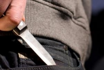 В Славянске 50-летний мужчина с ножом охотился на беззащитных девушек