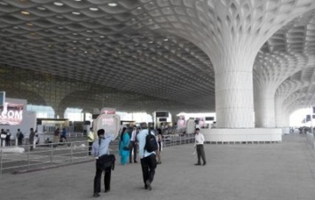 В индийских аэропортах объявили режим опасности