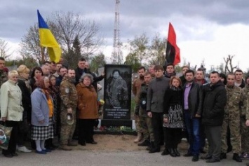 В Кобеляках открыли памятник герою современности Чирцову