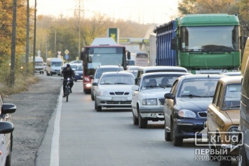 500 автобусов будут подвозить жителей Кривого Рога на кладбища в День памяти умерших