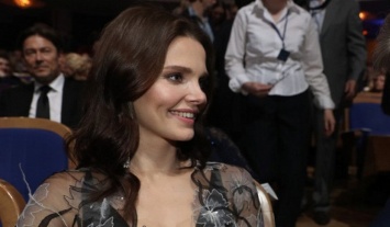 Боярская после скандала вокруг сериала "Анна Каренина" пришла на вручение премии
