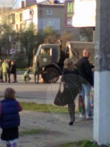 ДТП с машиной НВФ в Луганске: опубликованы фото