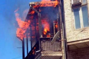 В Чернигове из-за не затушенного окурка вспыхнул балкон многоэтожки